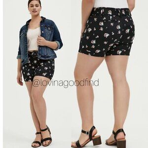 Torrid BELTED MID SHORT SATEEN FLORAL BLACK NWT sz 18